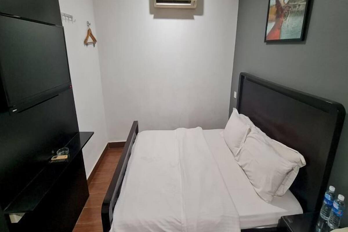 1 bedroom, in-room safe, laptop workspace, blackout drapes