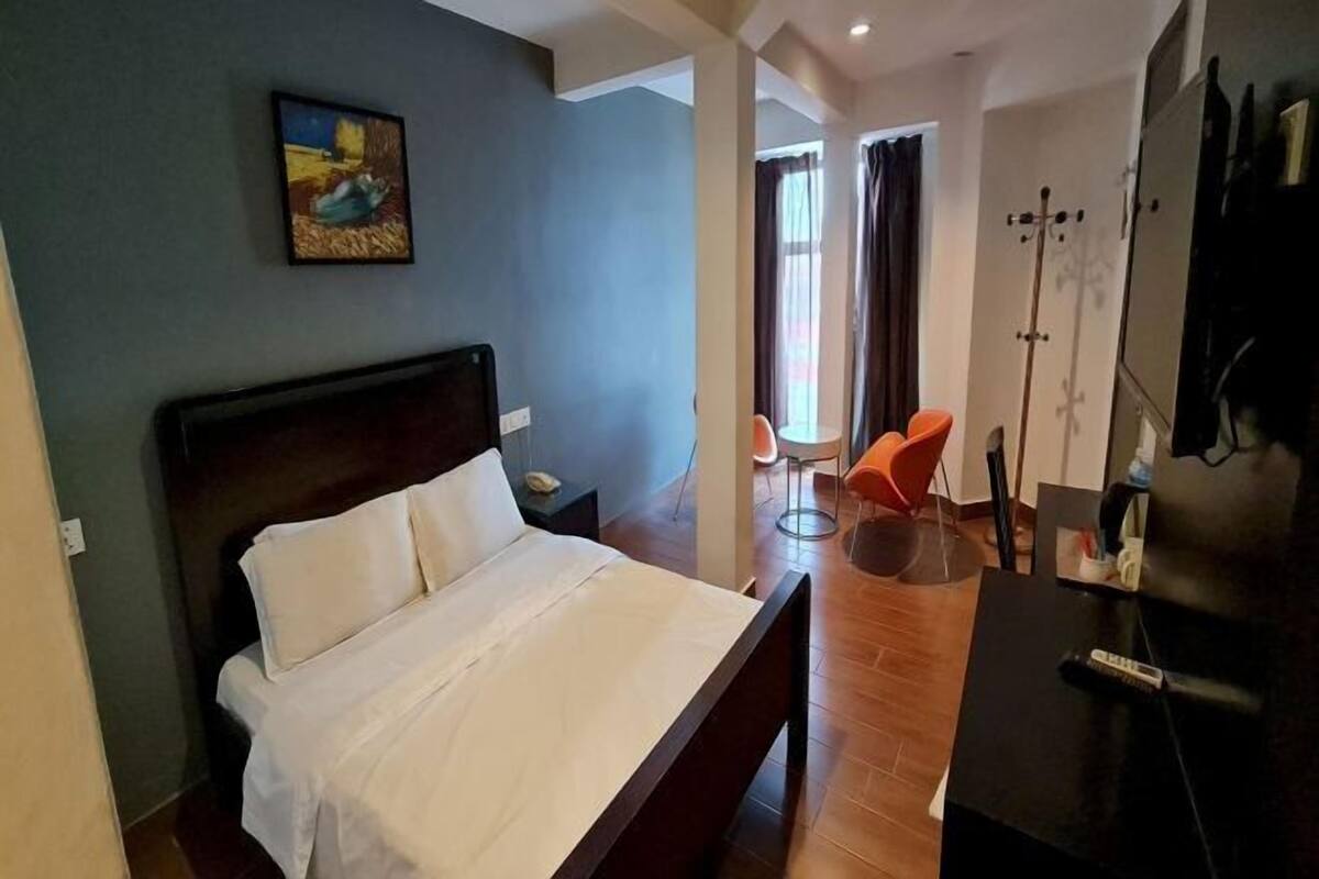 1 bedroom, in-room safe, laptop workspace, blackout drapes