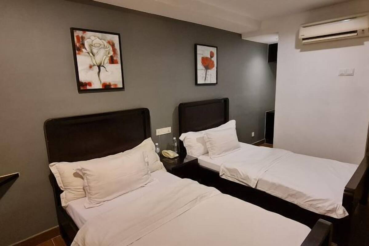 1 bedroom, in-room safe, laptop workspace, blackout drapes