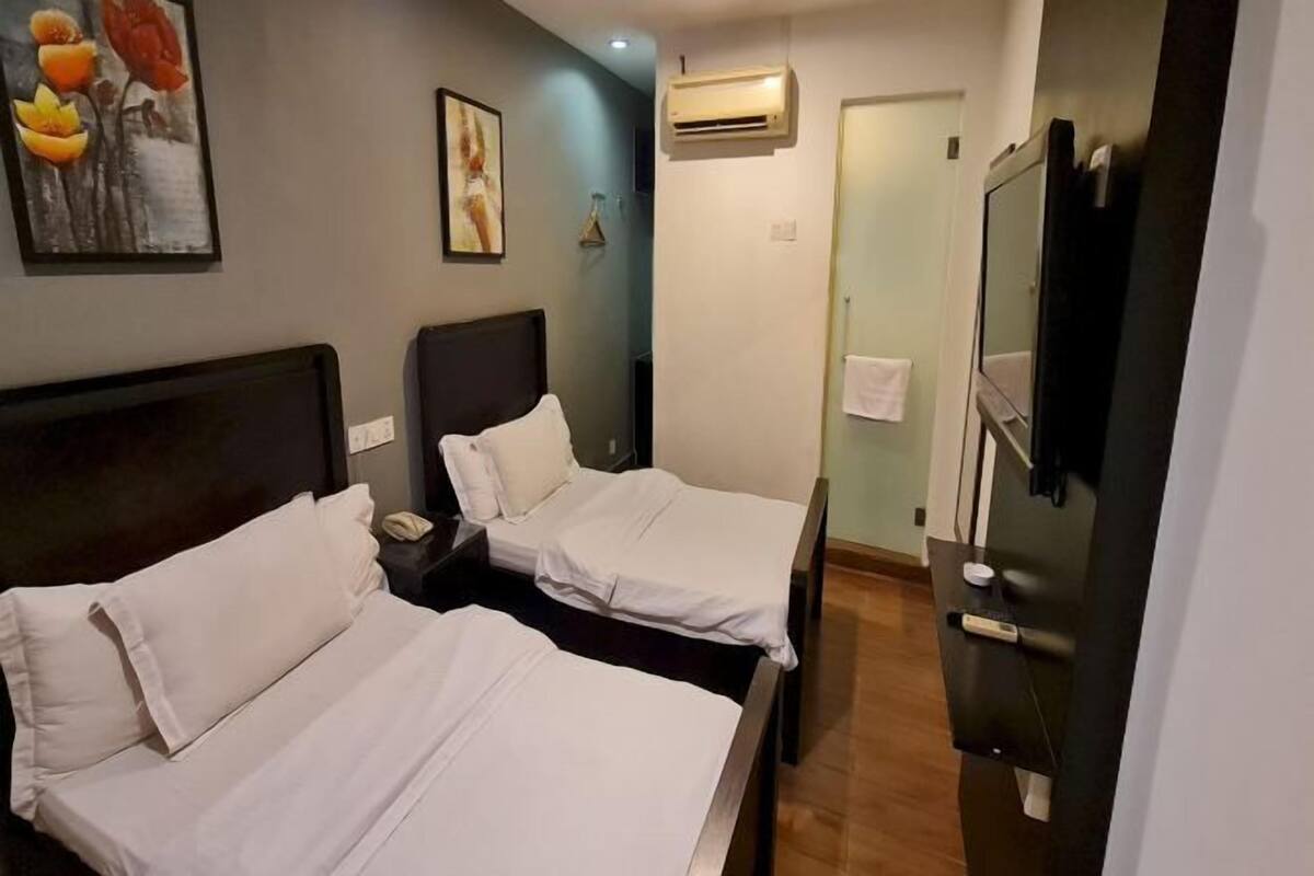 1 bedroom, in-room safe, laptop workspace, blackout drapes