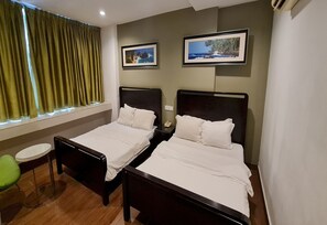 In-room safe, laptop workspace, blackout curtains, iron/ironing board - Hotel O Crossroads Hotel (Kuala Lumpur)