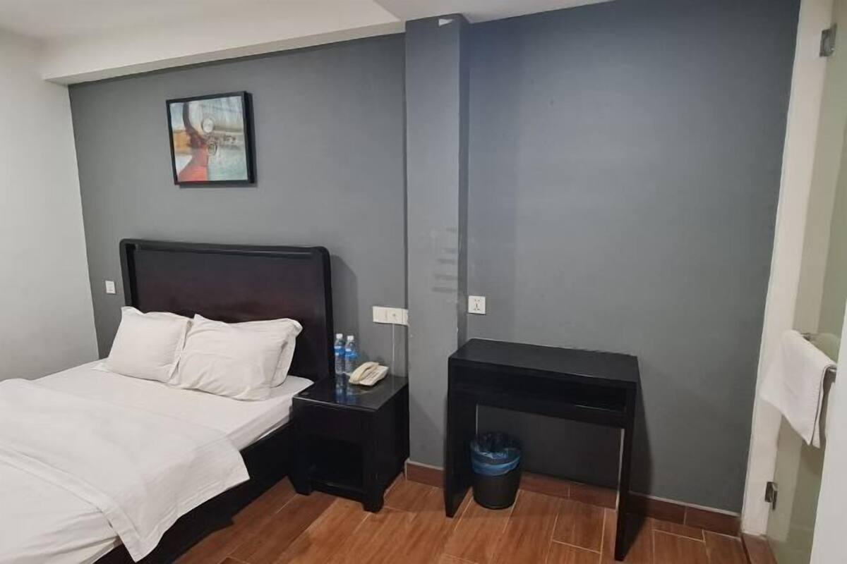 1 bedroom, in-room safe, laptop workspace, blackout drapes