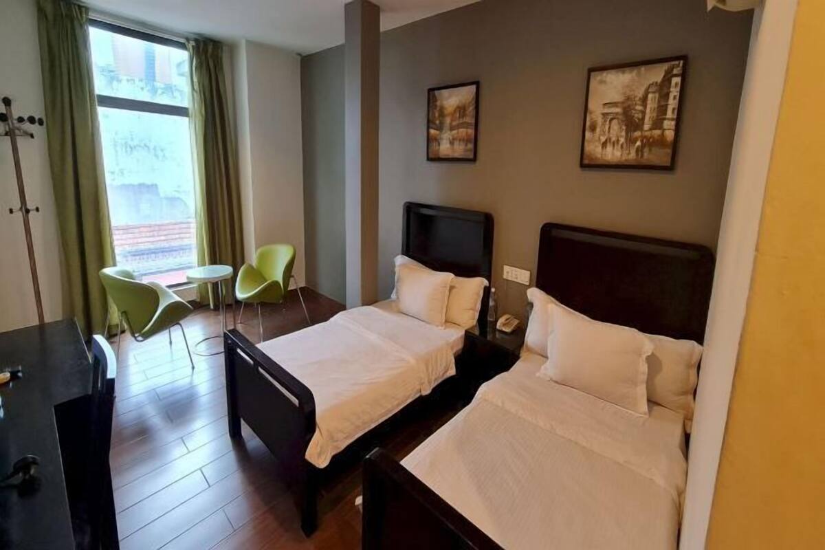 1 bedroom, in-room safe, laptop workspace, blackout drapes