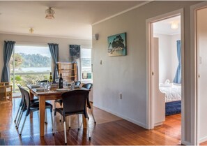 Ferienhaus, 3 Schlafzimmer, Meerblick | Essbereich im Zimmer