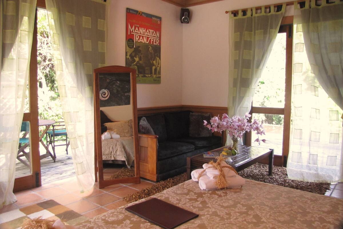 Deluxe Double or Twin Room, Garden View | Living area | Flat-screen TV, DVD player, heated floors