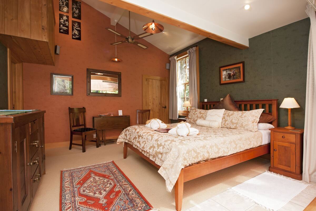 Superior Suite, Kitchenette, Mezzanine | Premium bedding, Tempur-Pedic beds, in-room safe, laptop workspace