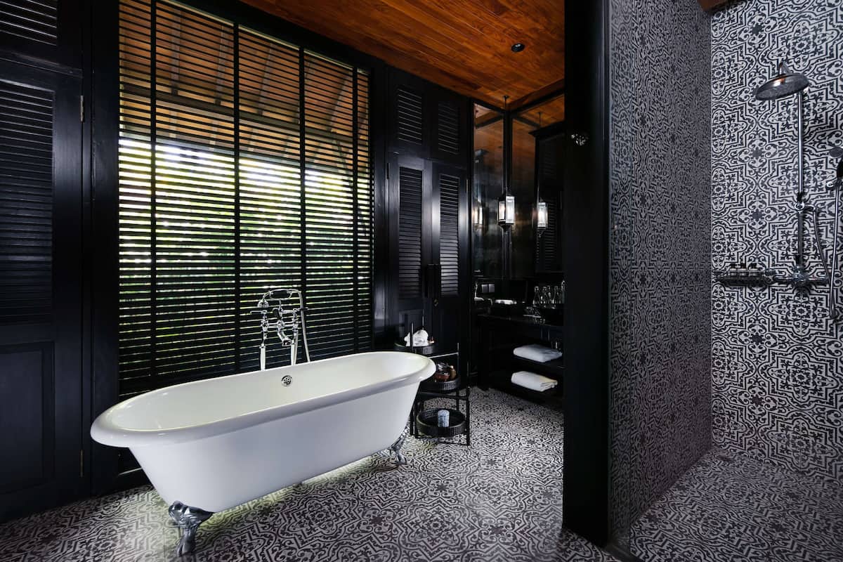 separate bathtub and shower, deep-soaking bathtub, free toiletries