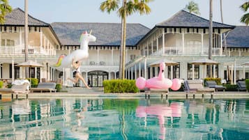 Outdoor pool, open 8:00 AM to 9:00 AM, pool umbrellas, sun loungers
