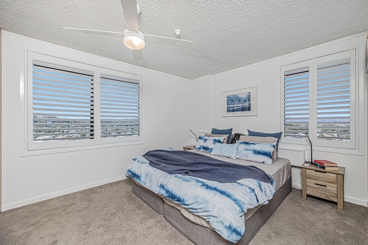 2 bedrooms, individually decorated, individually furnished