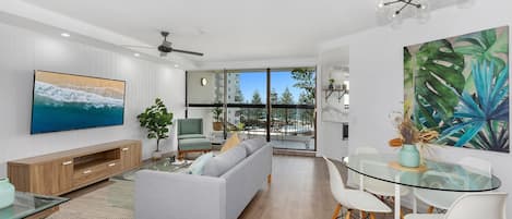 Superior Apartment, 2 Bedrooms, Balcony, Ocean View | Living area