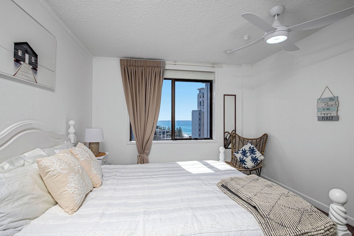 2 bedrooms, individually decorated, individually furnished