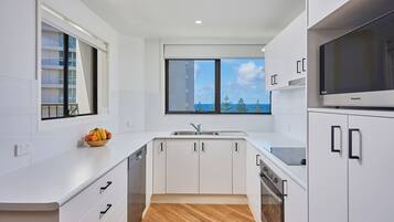 Superior Apartment, 2 Bedrooms, Ocean View, Sea Facing | Private kitchen