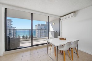 Lägenhet Premium - 2 sovrum - havsutsikt - mot havet | Matsal