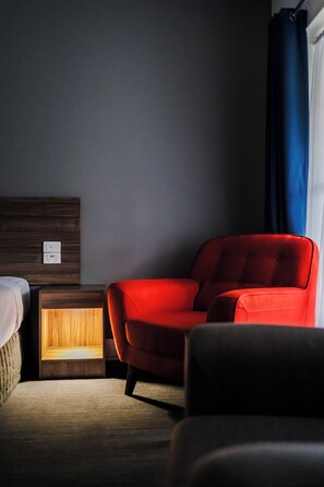 Caja de seguridad en la habitación y sistema de insonorización 