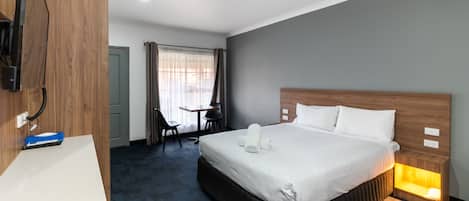 Deluxe Double Room | 1 bedroom, in-room safe, soundproofing, iron/ironing board