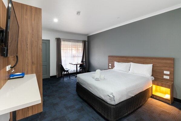 Deluxe Double Room | 1 bedroom, in-room safe, soundproofing, iron/ironing board