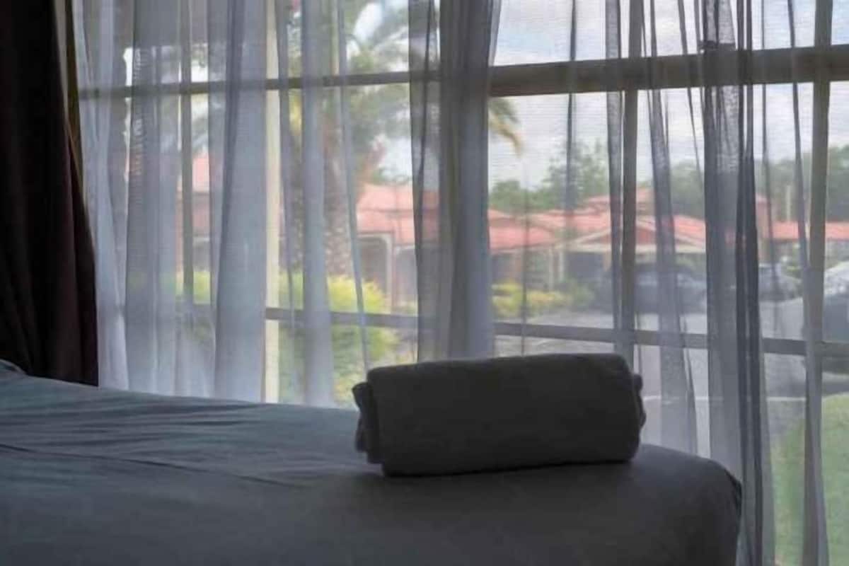 In-room safe, soundproofing, iron/ironing board, free WiFi