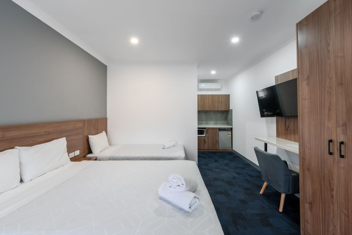 Chambre avec lits jumeaux | 1 chambre, coffre-fort, systĂšme dâinsonorisation