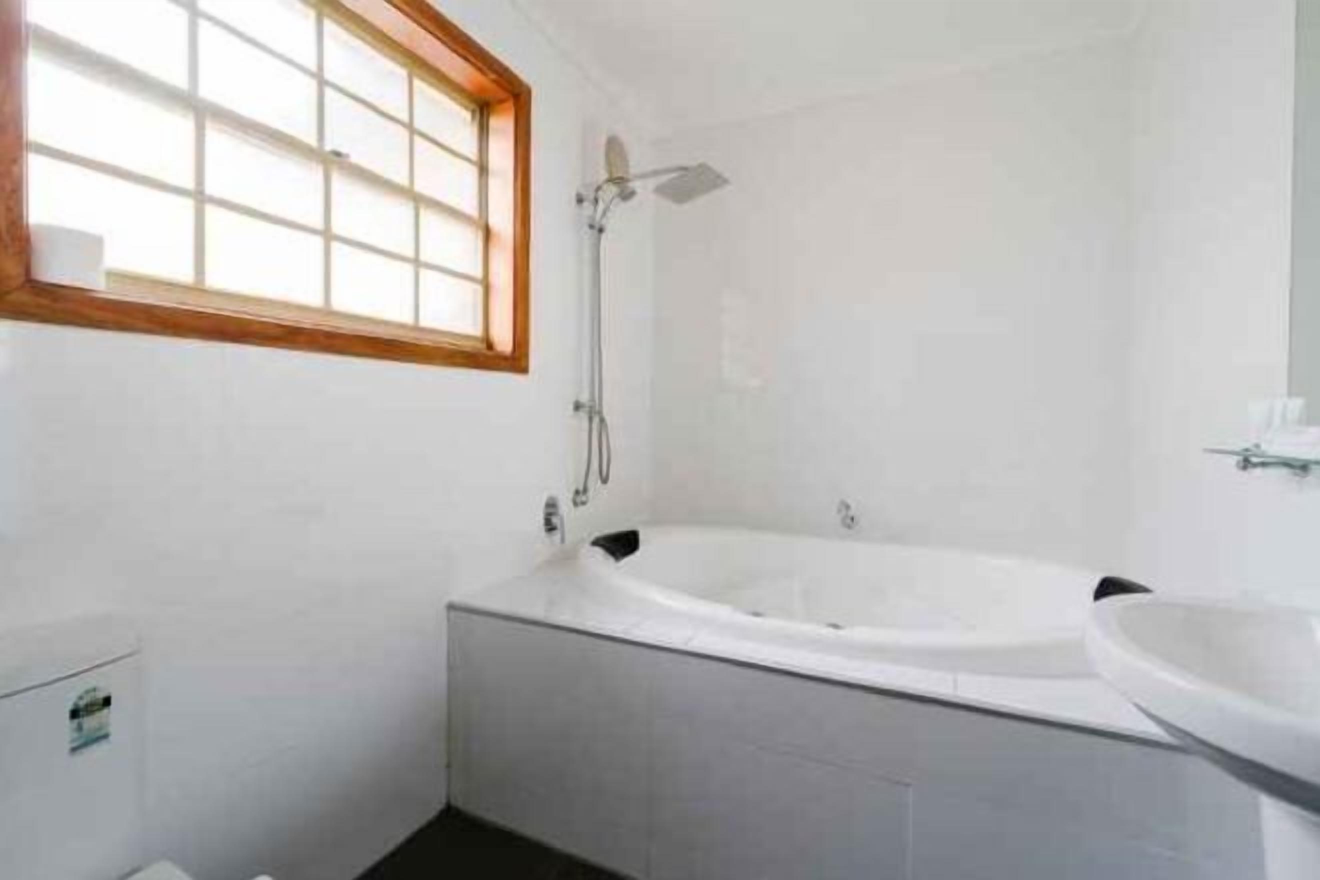 Bathroom | Shower, free toiletries, hair dryer, slippers