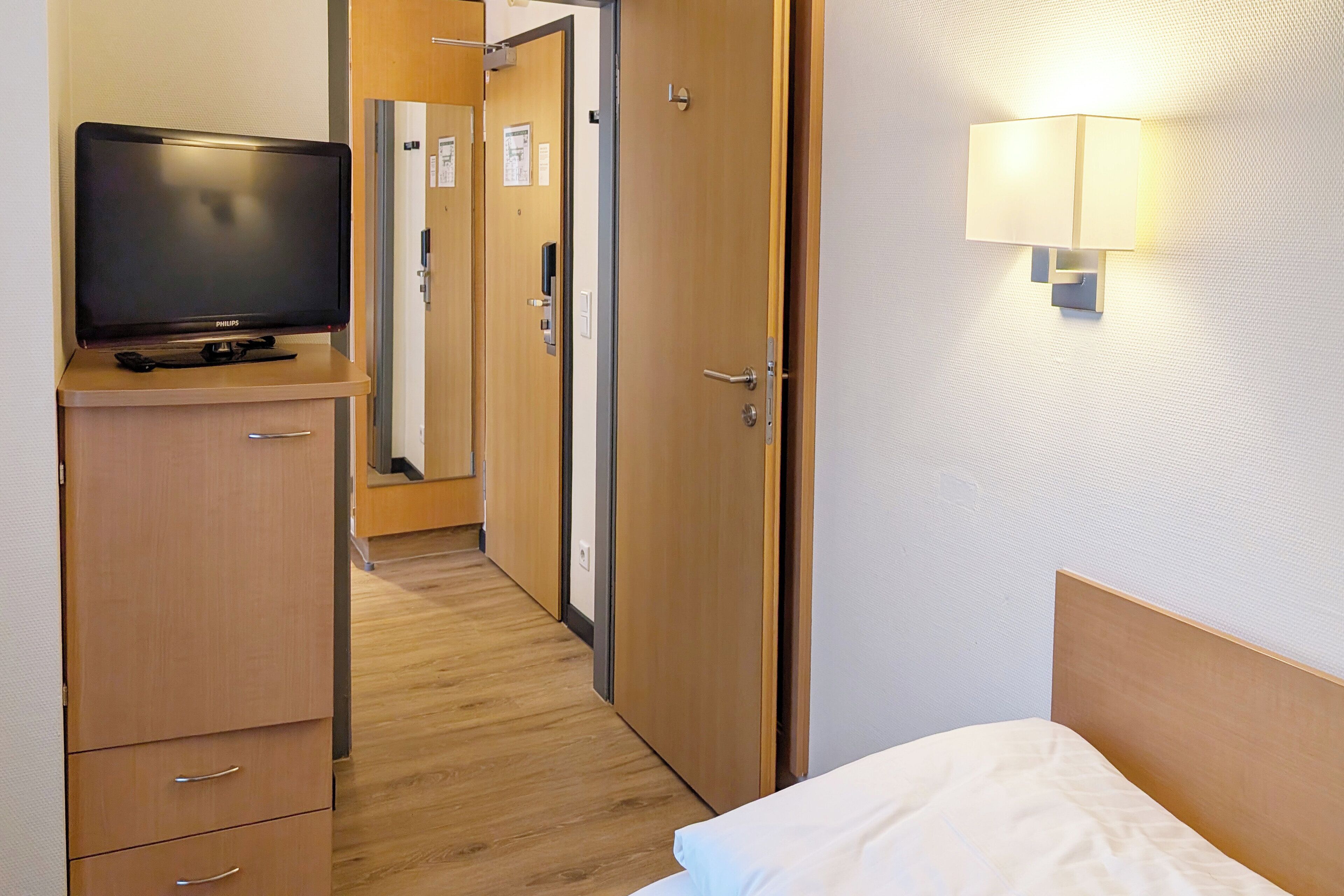 In-room safe, desk, soundproofing, iron/ironing board