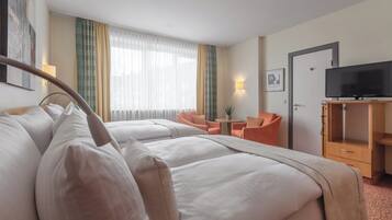 Caja de seguridad en la habitación y escritorio