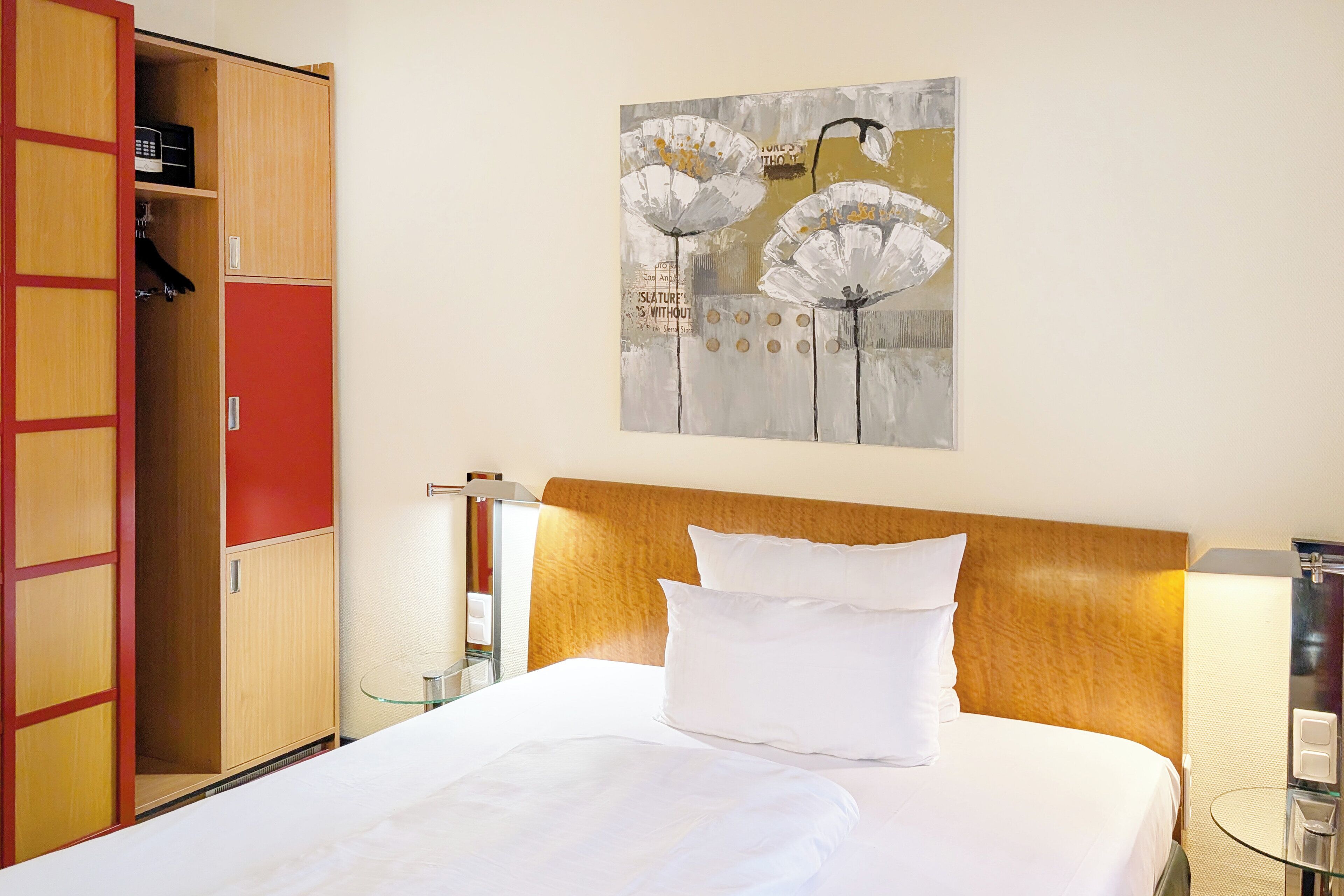 In-room safe, desk, soundproofing, iron/ironing board