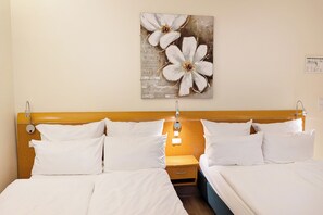 Cofres nos quartos, escrivaninha, quartos à prova de som