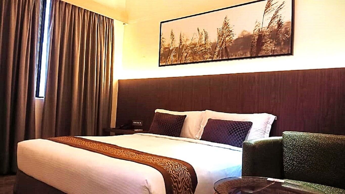 Desk, rollaway beds, free WiFi, bed sheets