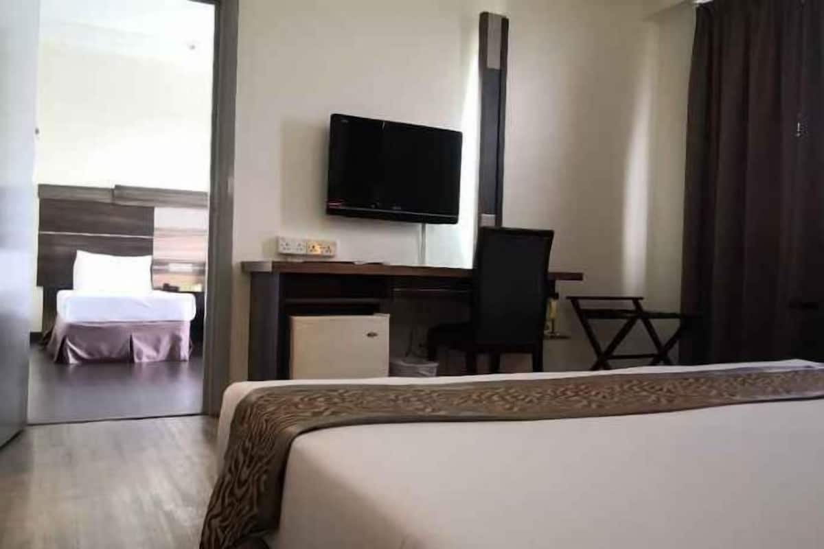 Desk, rollaway beds, free WiFi, bed sheets