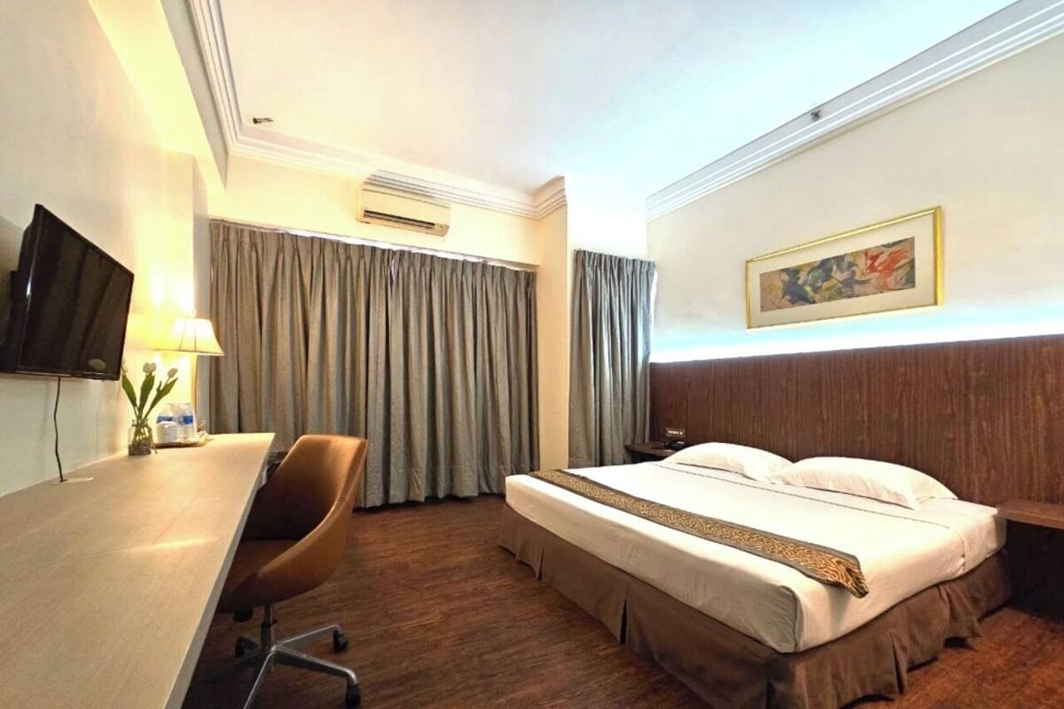Chambre supérieure, 1 très grand lit | Bureau, lit d’appoint (supplément), accès au Wi-Fi (inclus)