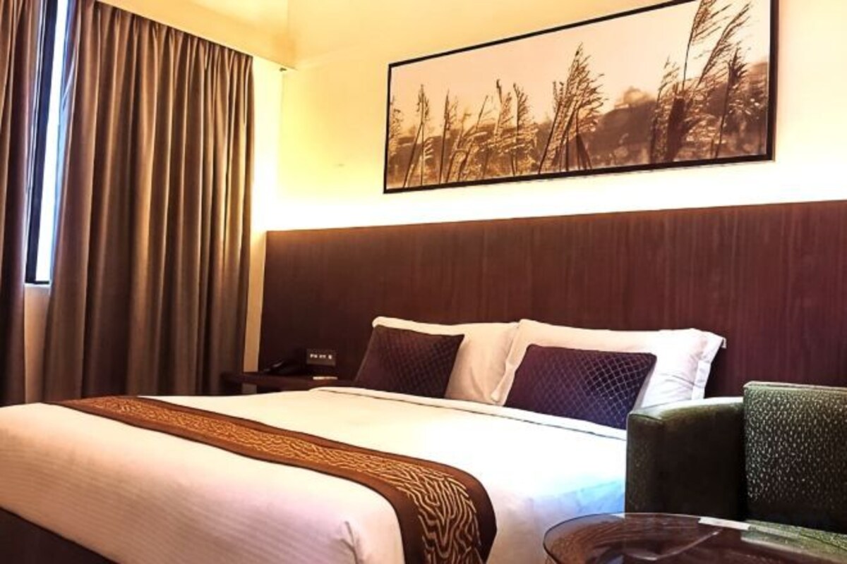 Desk, rollaway beds (surcharge), WiFi (free), bed sheets
