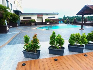 Kolam renang outdoor