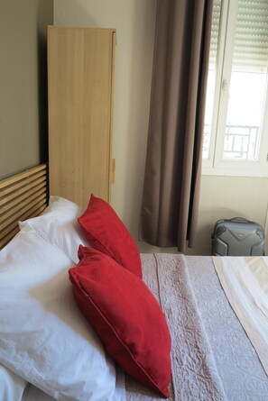 Sistema de insonorización, tabla de planchar con plancha, wifi gratis