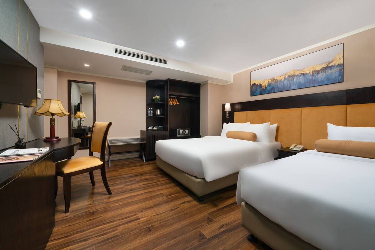Premium bedding, pillowtop beds, minibar, in-room safe