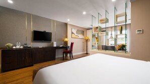 Presidential Studio Suite, 1 King Bed, Balcony, City View | Premium bedding, pillowtop beds, minibar, in-room safe - Beryl Charm Hotel & Spa (Hanoi)