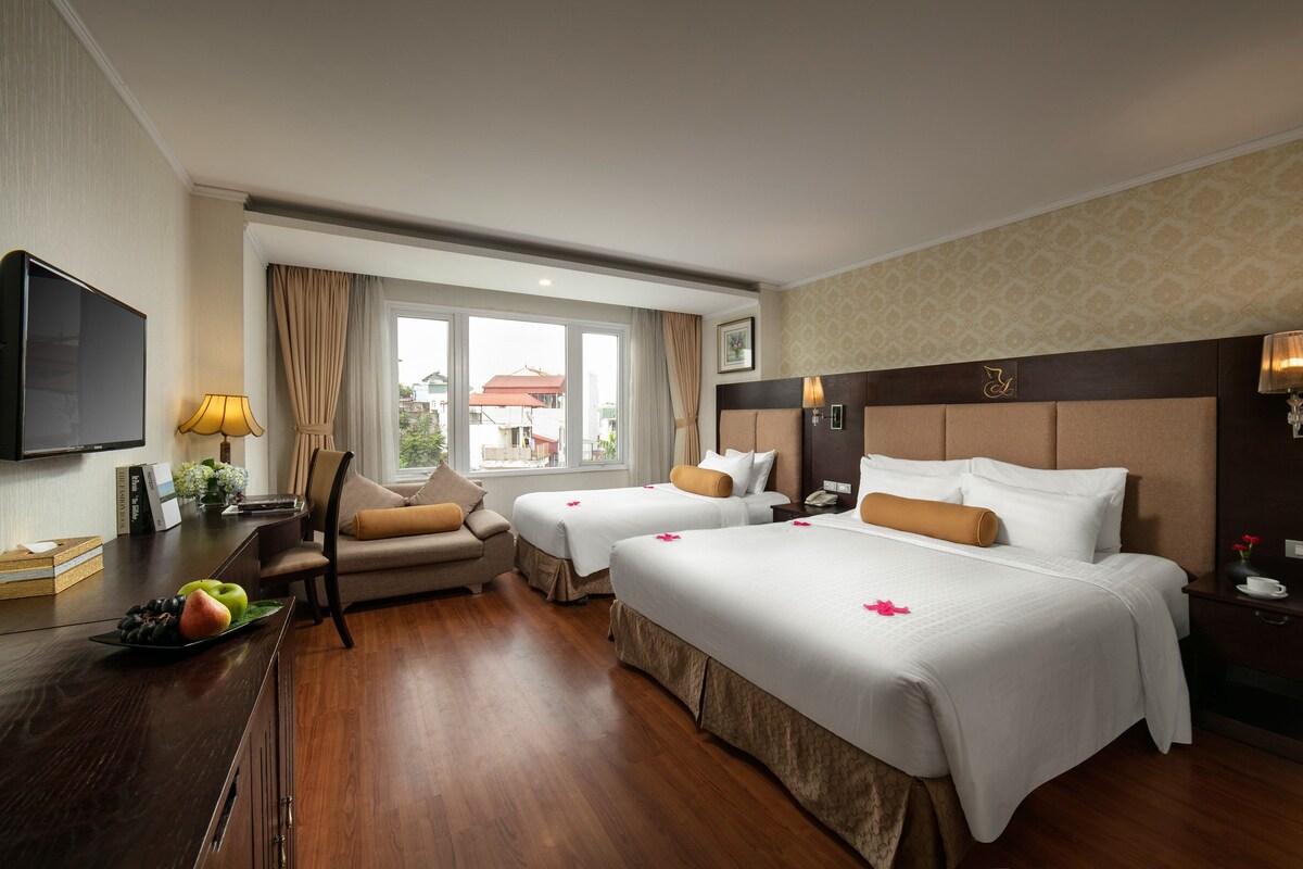 SUITE CITY VIEW WITH BATHTUB