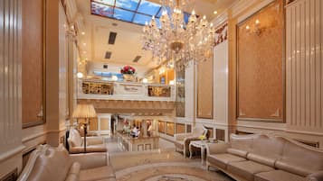 Coin salon dans le hall