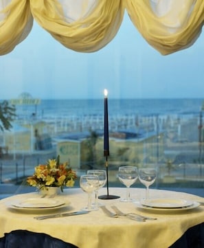 Café da manhã, almoço e jantar; culinária regional 