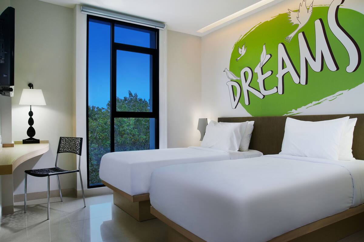 Premium bedding, in-room safe, desk, iron/ironing board