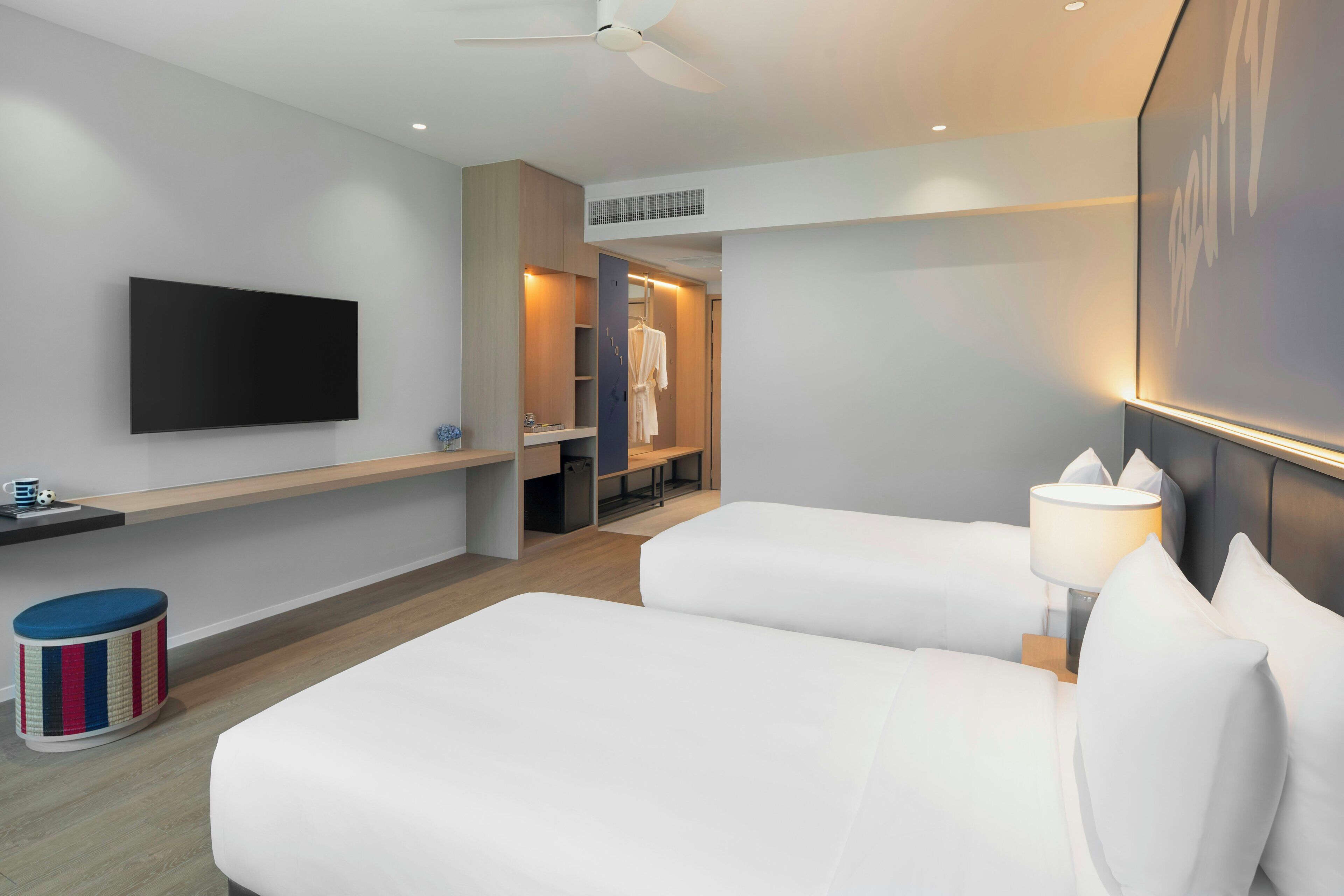 Habitación Deluxe con 2 camas individuales, terraza (Grand) | Minibar, caja fuerte, escritorio y cortinas opacas