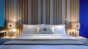 Minibar, coffres-forts dans les chambres, bureau, rideaux occultants