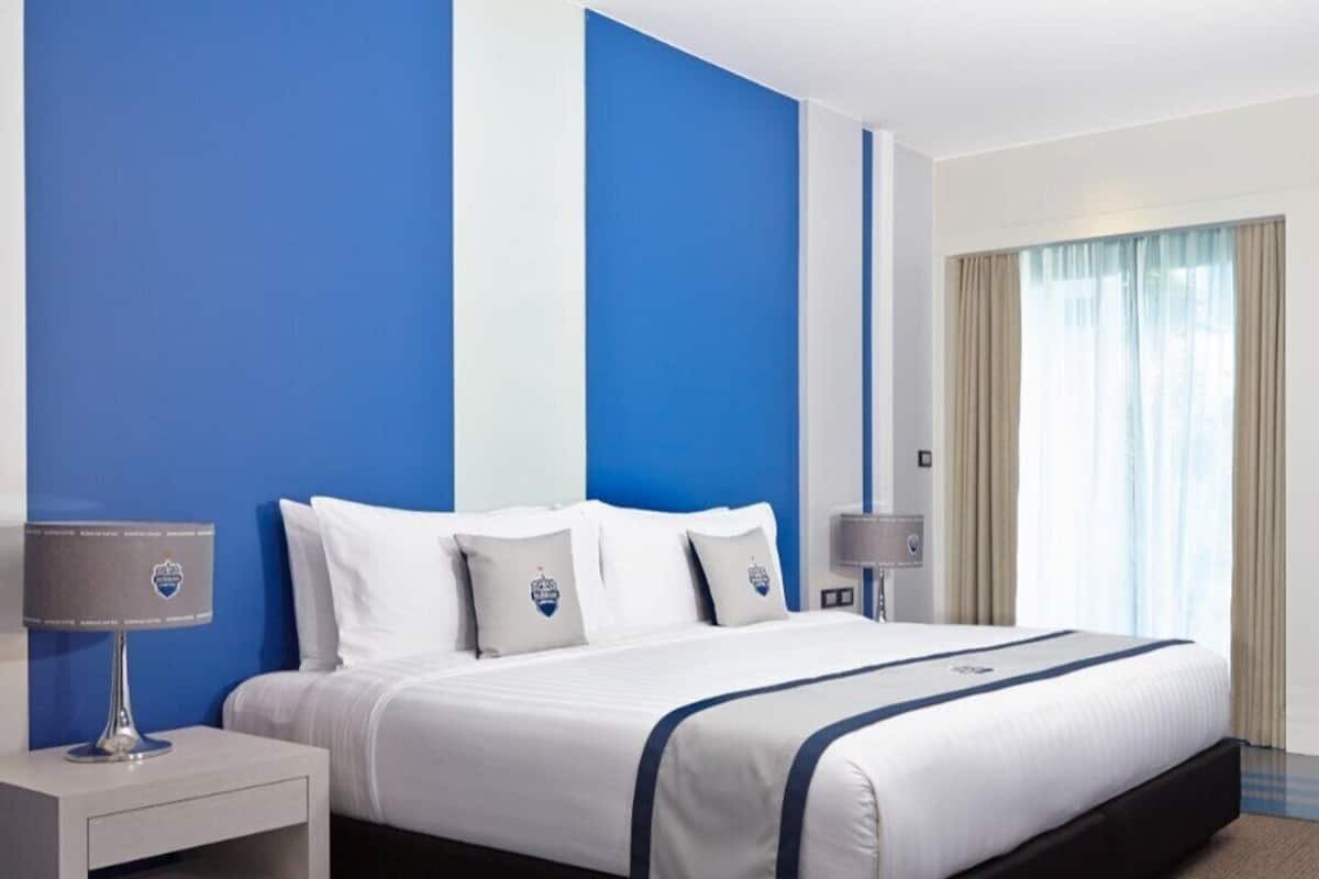 Minibar, in-room safe, desk, blackout drapes