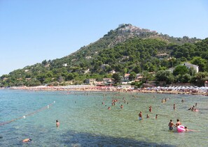 On the beach, white sand, sun loungers, beach umbrellas - Hotel Paradiso Residence (Castellabate)