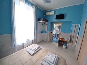 ห้องดับเบิล | ผ้าปูที่นอน Frette จากอิตาลี, เครื่องนอนระดับพรีเมียม, โต๊ะทำงาน