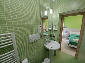 Phòng đôi | Phòng tắm | Buồng tắm vòi sen, đồ dùng nhà tắm miễn phí, máy sấy tóc 