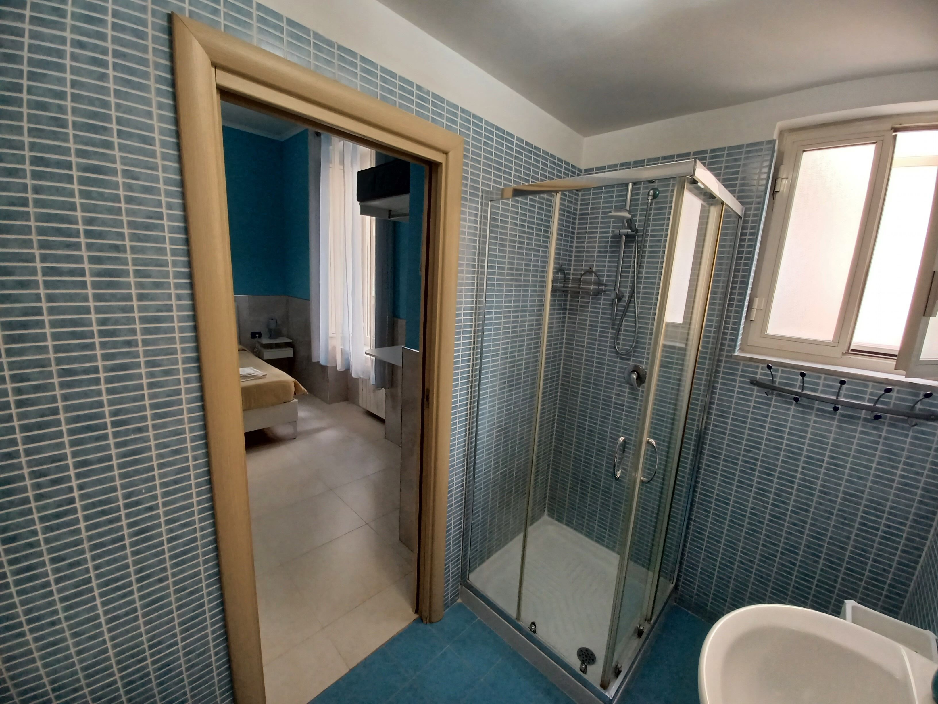 Double Room | Bathroom | Shower, free toiletries, hair dryer, bidet