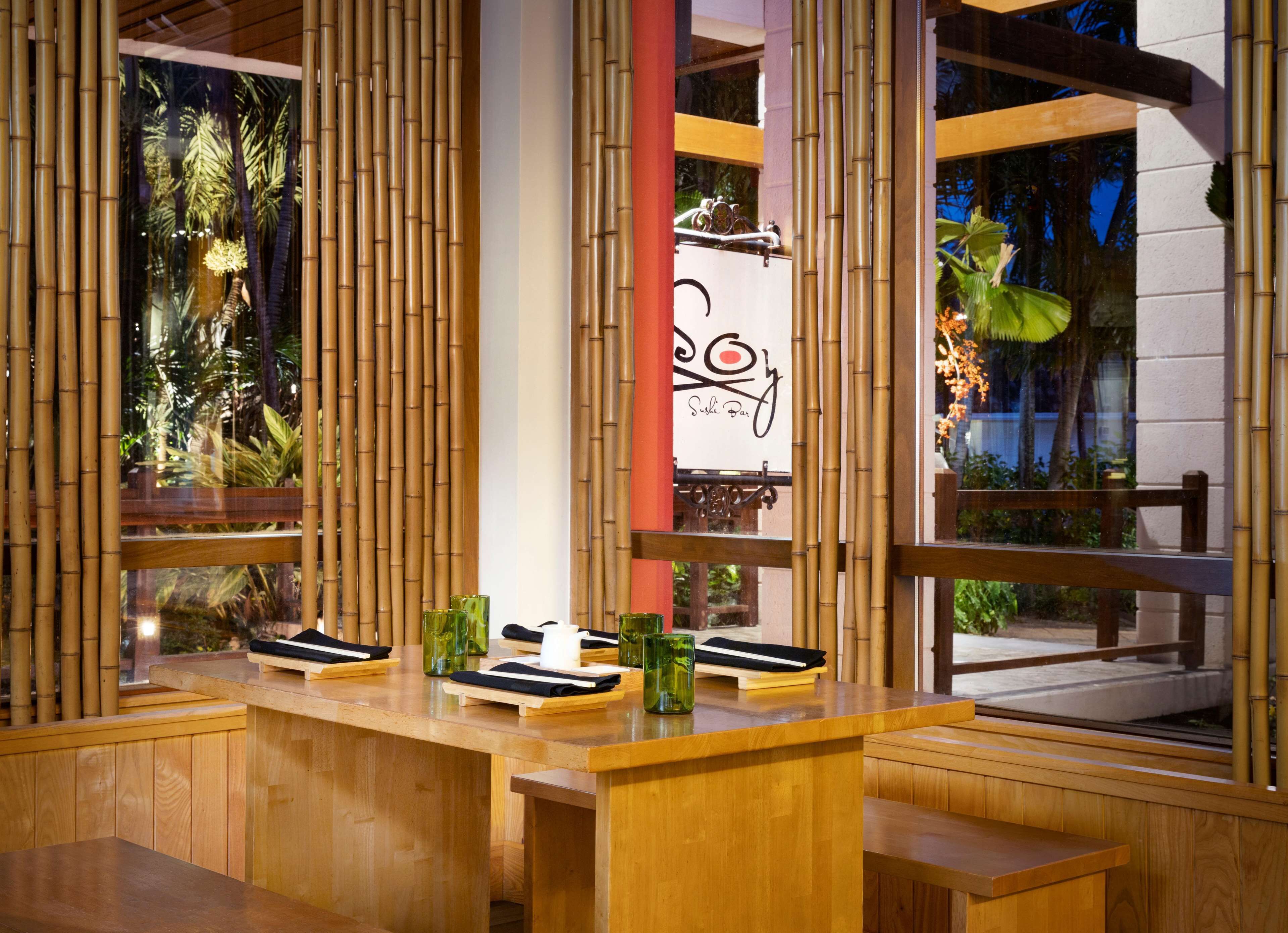 11 restaurants; breakfast, dinner and brunch served 
