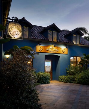 7 Bars/Lounges, Bar im Pool, Poolbar, Strandbar