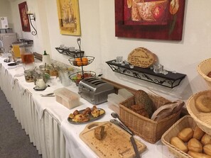 Daily buffet breakfast for a fee - Hotel Friesengeist (Wiesmoor)