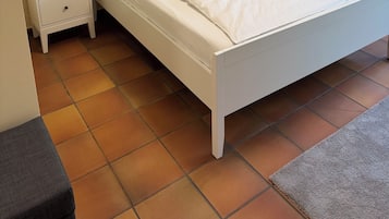 Minibar, Zimmersafe, Verdunkelungsvorhänge, schallisolierte Zimmer